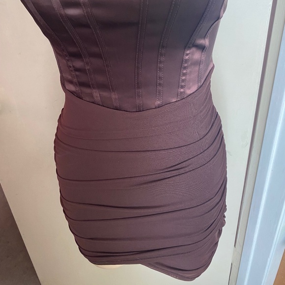 Windsor brown satin mesh mini dress - Picture 3 of 6